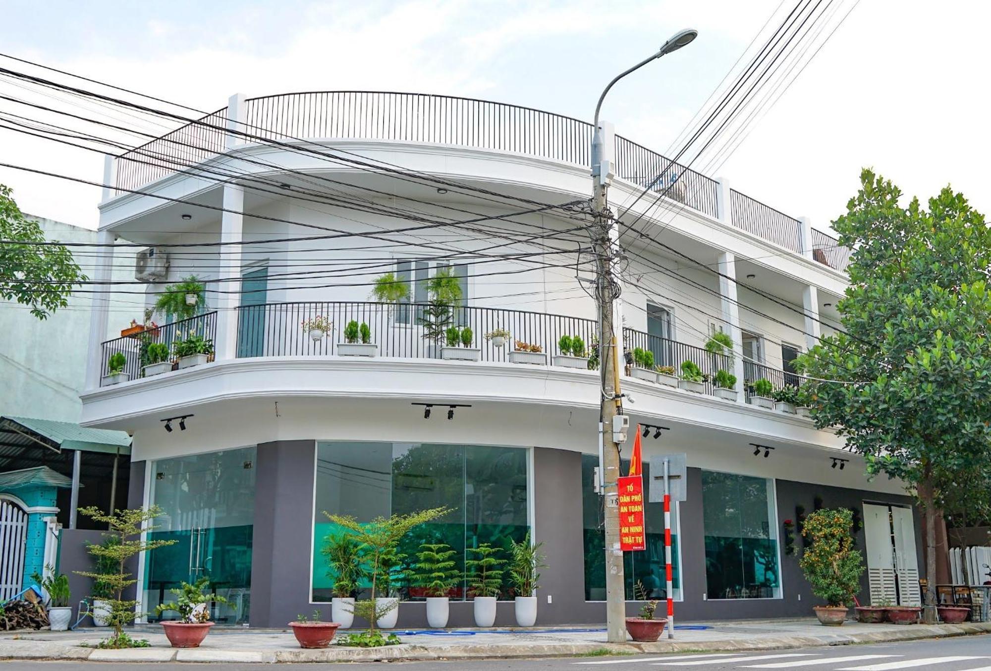 Local White House - Ecofriendly Homestay Da Nang Esterno foto